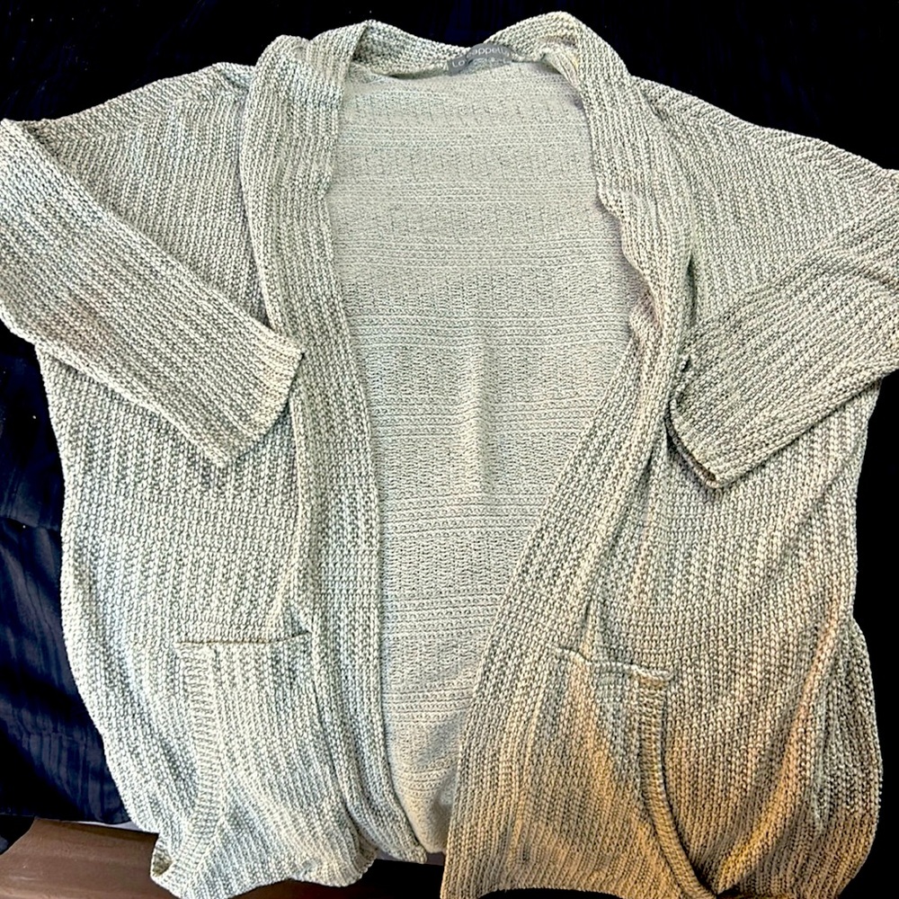 Women’s small cardigan with pockets
